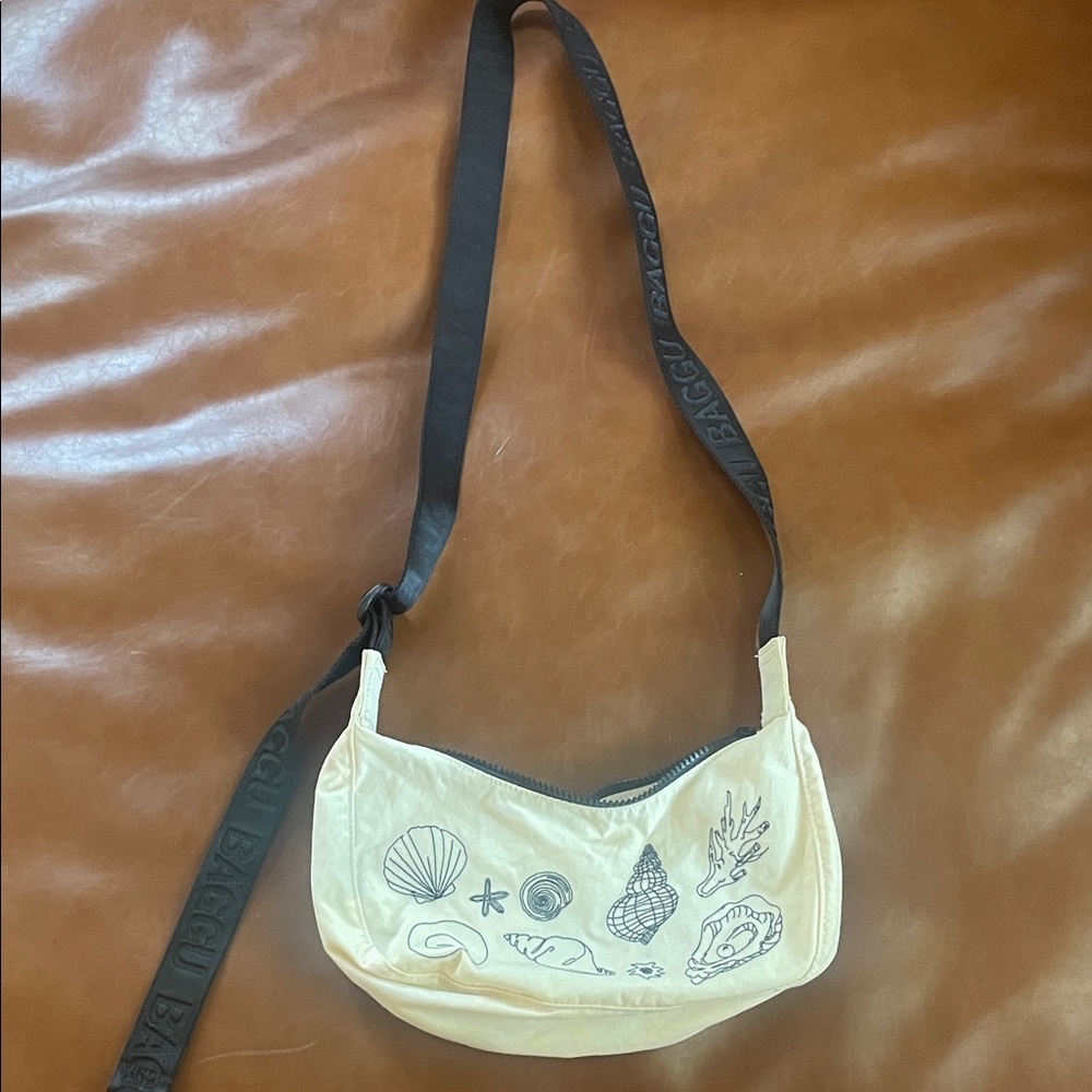 Baggu Cream Crossbody Bag with Black Strap